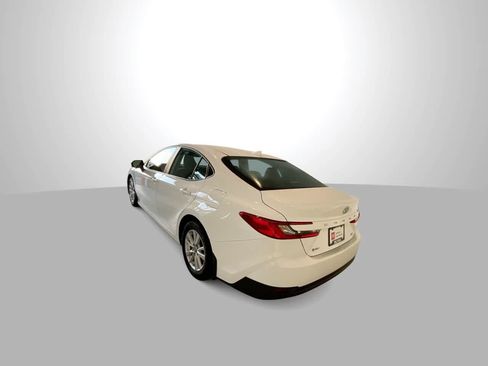 Used 2025 Toyota Camry LE w/ Convenience Package FWD image 6