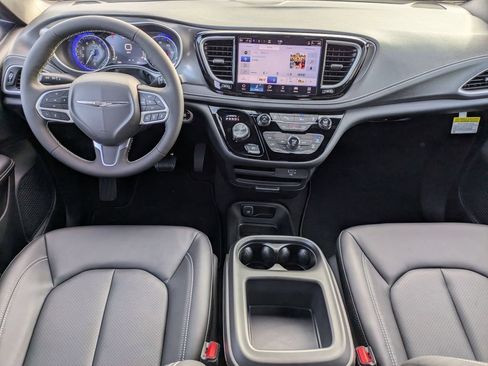New 2026 Chrysler Pacifica Select AWD/4WD image 22