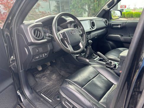 Used 2020 Toyota Tacoma TRD Off-Road w/ TRD Premium Off Road Package AWD/4WD image 11