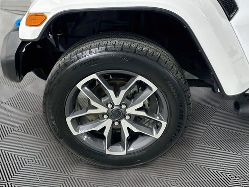Certified 2024 Jeep Wrangler Unlimited w/ Convenience Group AWD/4WD image 25