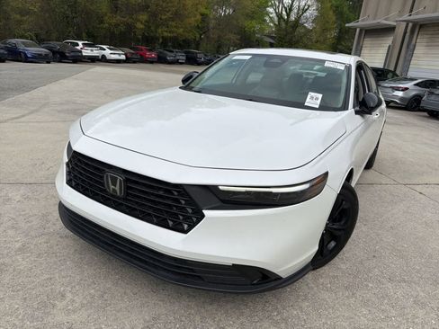 Used 2025 Honda Accord SE image 1