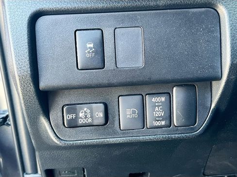 Used 2020 Toyota Tacoma TRD Off-Road AWD/4WD image 10