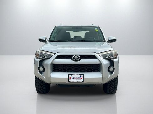 Used 2016 Toyota 4Runner SR5 RWD image 2
