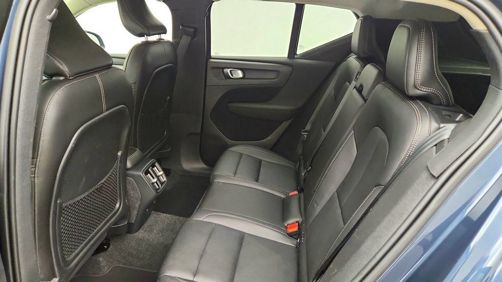 Used 2021 Volvo XC40 T5 Momentum w/ Premium Package AWD/4WD image 21