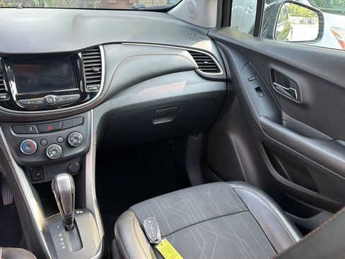 Used 2020 Chevrolet Trax LT AWD/4WD image 26