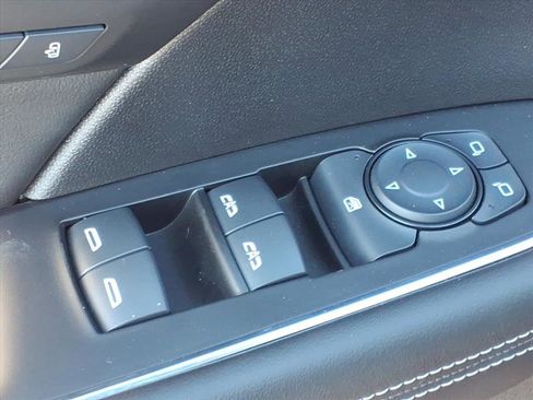 Used 2023 Buick Envision Avenir image 18