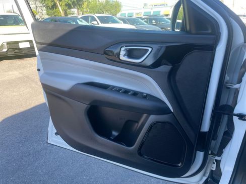 Used 2025 Jeep Compass Limited image 20