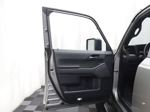 Used 2025 Lexus GX 550 image 4