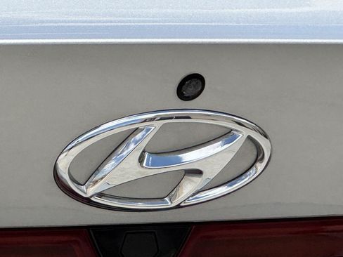 Used 2022 Hyundai Elantra SEL w/ Preferred Accessory Package FWD image 12