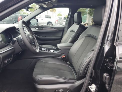 New 2025 Jeep Grand Cherokee L Altitude image 12