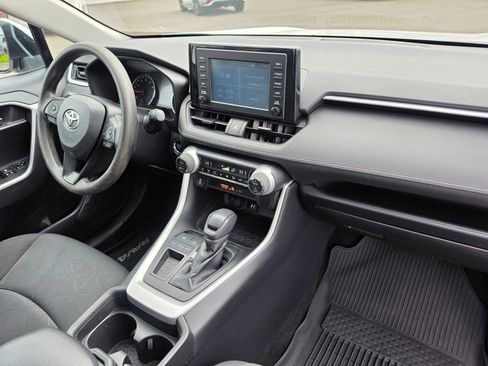 Used 2019 Toyota RAV4 XLE FWD image 11