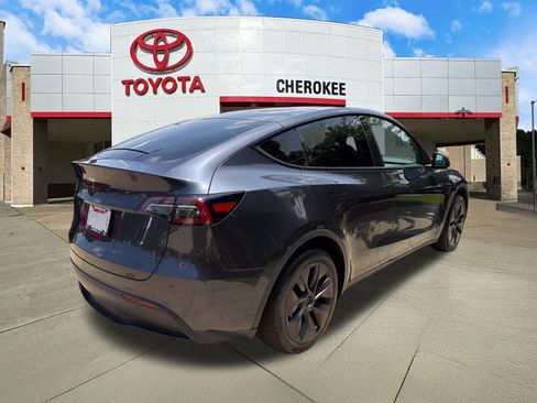 Used 2025 Tesla Model Y Long Range RWD image 5
