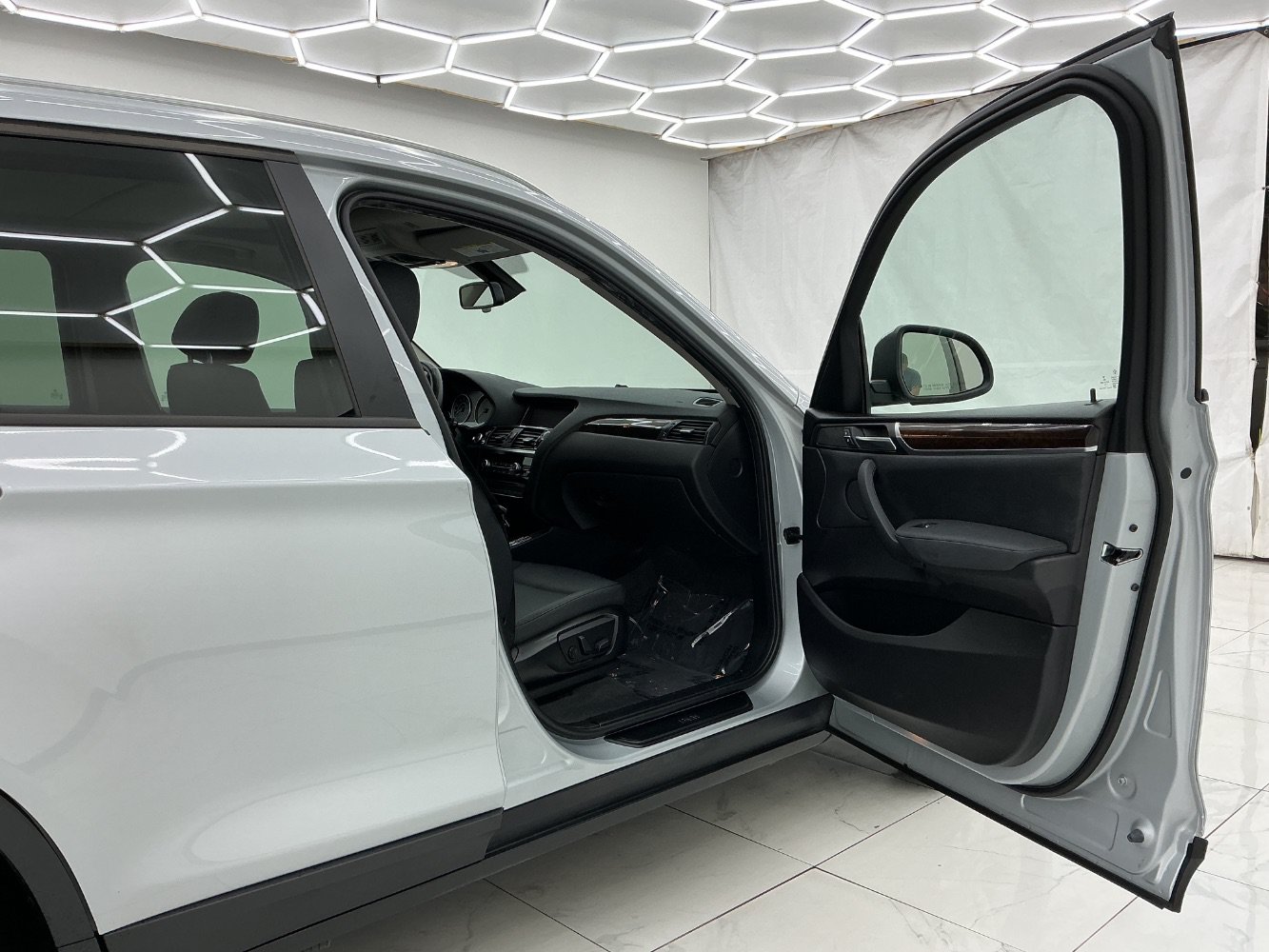 Used 2017 BMW X3 xDrive28i AWD/4WD image 17