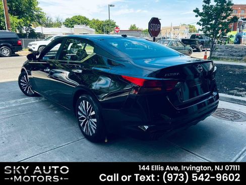 Used 2024 Nissan Altima 2.5 SV FWD image 6
