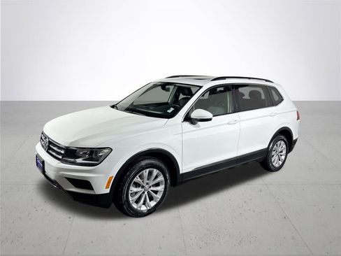 Used 2018 Volkswagen Tiguan SE w/ Panoramic Sunroof Package image 2