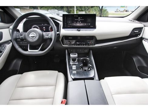 Used 2024 Nissan Rogue SL FWD image 9