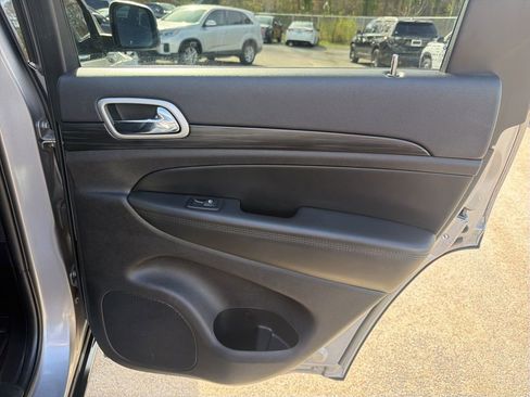 Used 2021 Jeep Grand Cherokee Laredo AWD/4WD image 25