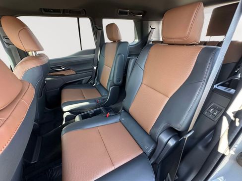 Used 2025 Lexus GX 550 image 31