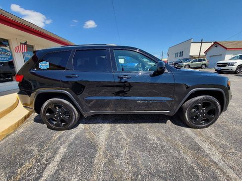 Used 2018 Jeep Grand Cherokee Laredo AWD/4WD image 12