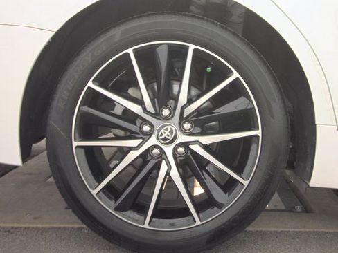 Used 2024 Toyota Camry SE image 12