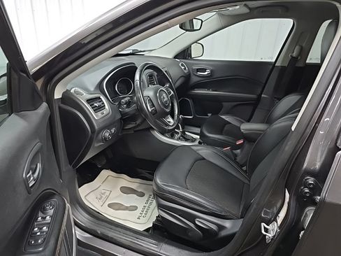 Used 2019 Jeep Compass Latitude AWD/4WD image 28