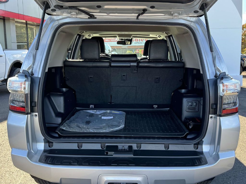 Used 2021 Toyota 4Runner Venture w/ Moonroof Package AWD/4WD image 16