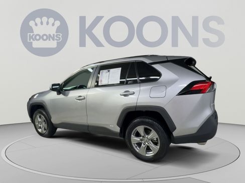 Used 2024 Toyota RAV4 LE AWD/4WD image 8