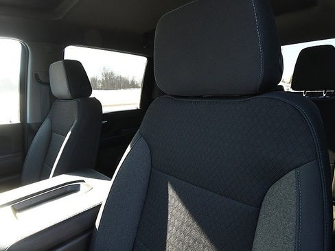 Used 2022 Chevrolet Silverado 2500 Custom w/ Custom Value Package image 9