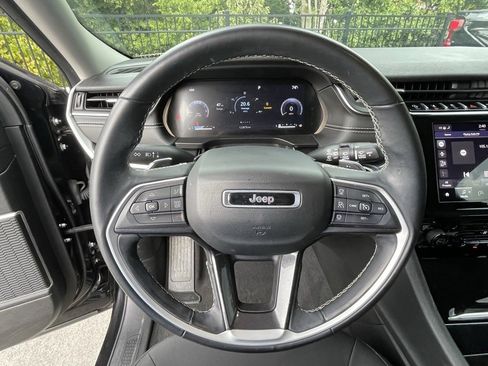Used 2021 Jeep Grand Cherokee L Laredo w/ Luxury Tech Group I image 11