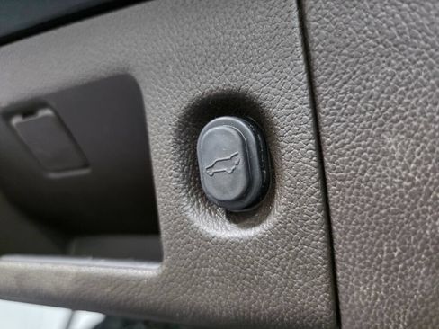 Used 2018 Chevrolet Tahoe Premier AWD/4WD image 25