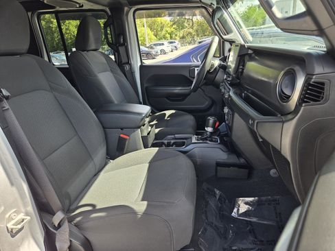 Used 2023 Jeep Gladiator Sport AWD/4WD image 34