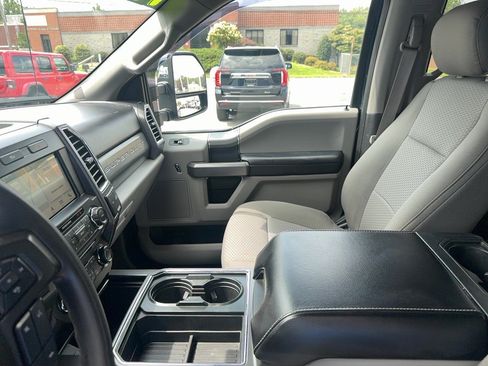 Used 2018 Ford F250 XLT w/ XLT Premium Package AWD/4WD image 18