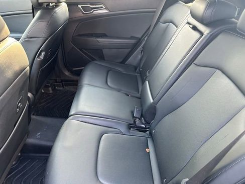Used 2025 Kia Sportage EX image 9