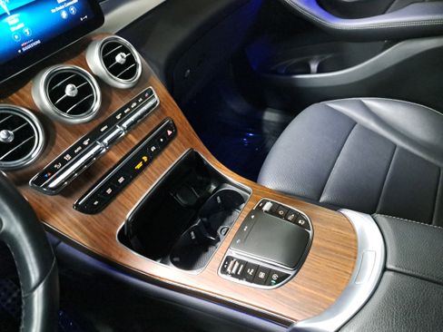 Used 2022 Mercedes-Benz GLC 300 4MATIC image 25