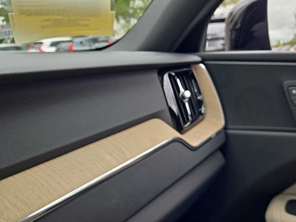 Certified 2026 Volvo XC60 B5 Plus AWD/4WD image 22