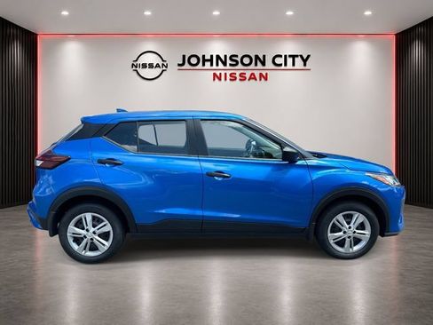 Used 2025 Nissan Kicks Play S FWD image 3
