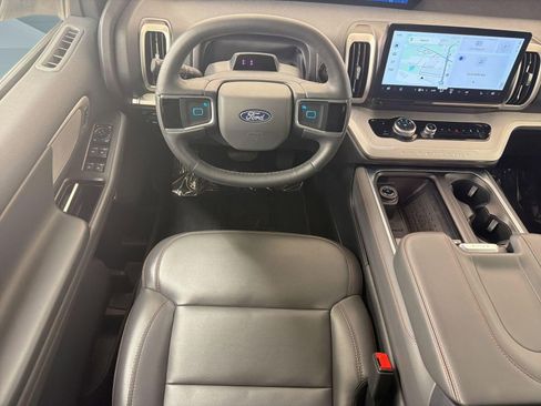 Used 2025 Ford Expedition Active AWD/4WD image 4