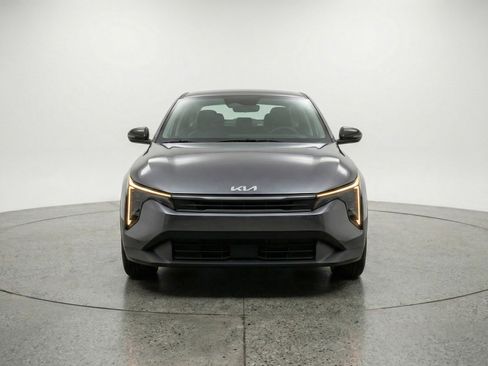 Used 2025 Kia K4 LXS image 2