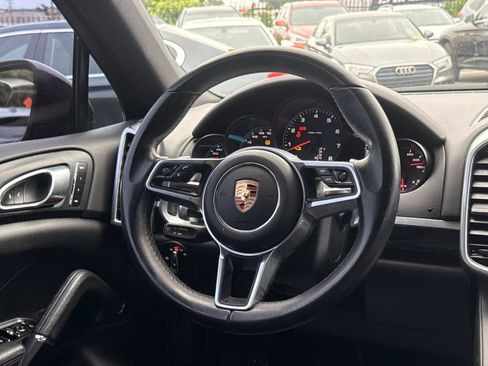Used 2017 Porsche Cayenne Platinum Edition AWD/4WD image 35