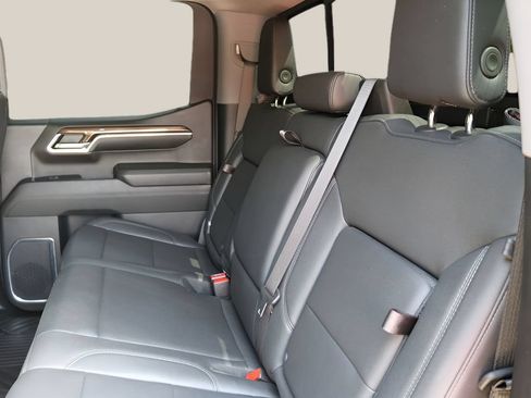 Used 2024 Chevrolet Silverado 1500 LT Trail Boss w/ Convenience Package II AWD/4WD image 17