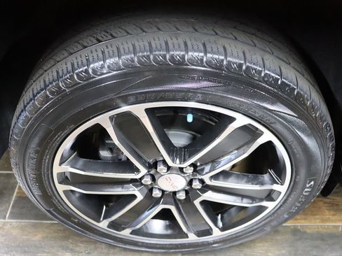 Used 2019 GMC Acadia Denali w/ Technology Package FWD image 24