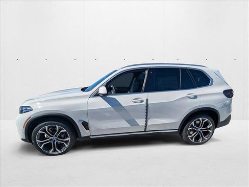 New 2026 BMW X5 sDrive40i w/ Premium Package image 5