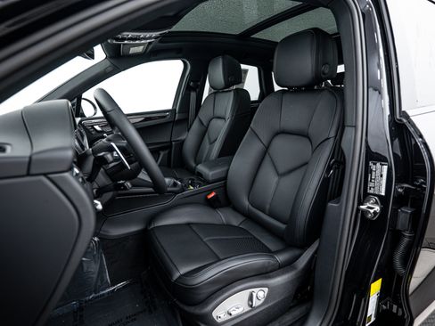 Certified 2026 Porsche Macan image 5