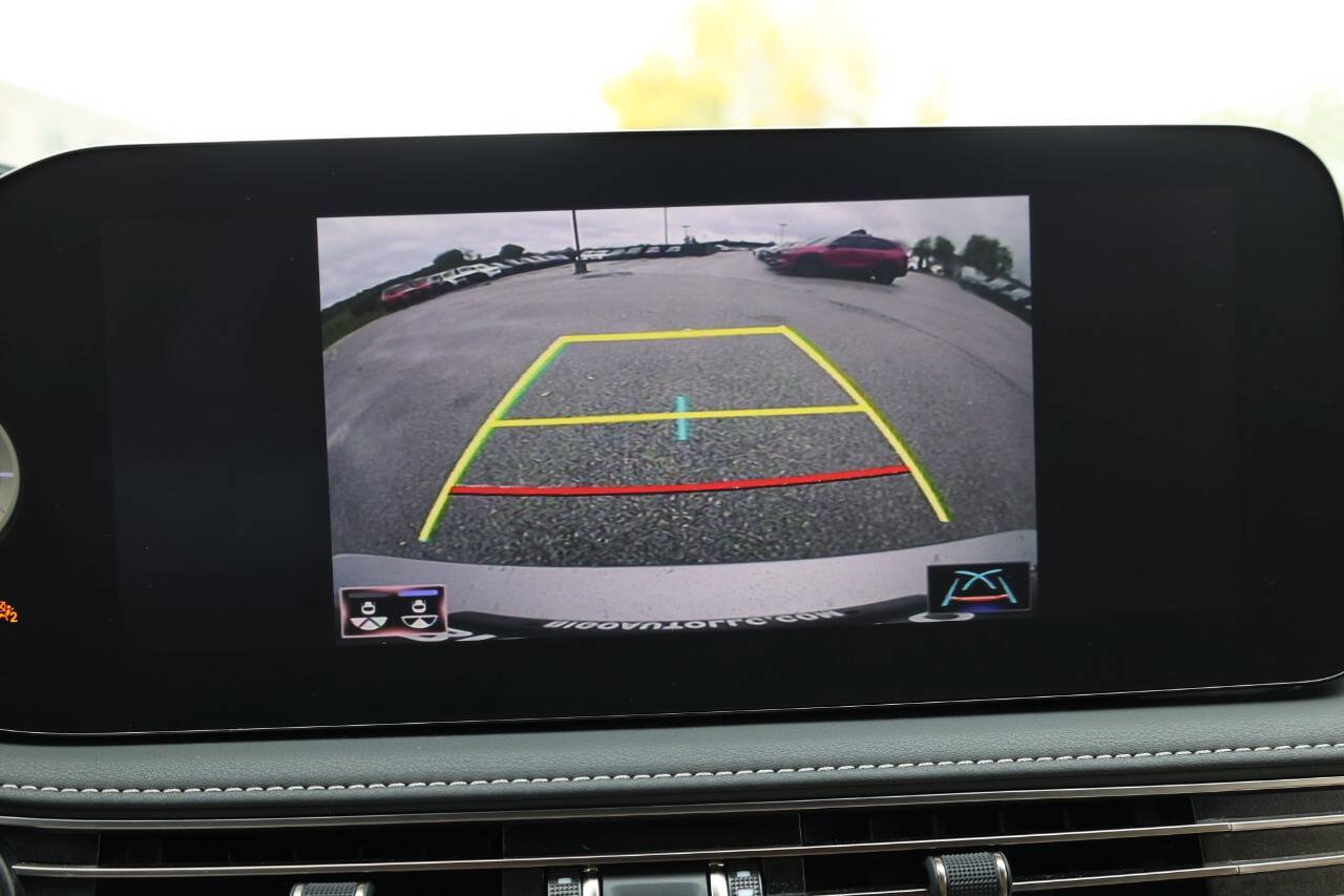 Used 2021 Lexus LS 500 w/ Accessory Package (Z2) RWD image 22