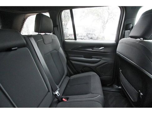 Used 2025 Jeep Grand Cherokee Laredo X w/ Luxury Tech Group I AWD/4WD image 13