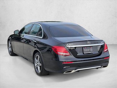 Used 2017 Mercedes-Benz E 300 4MATIC image 8
