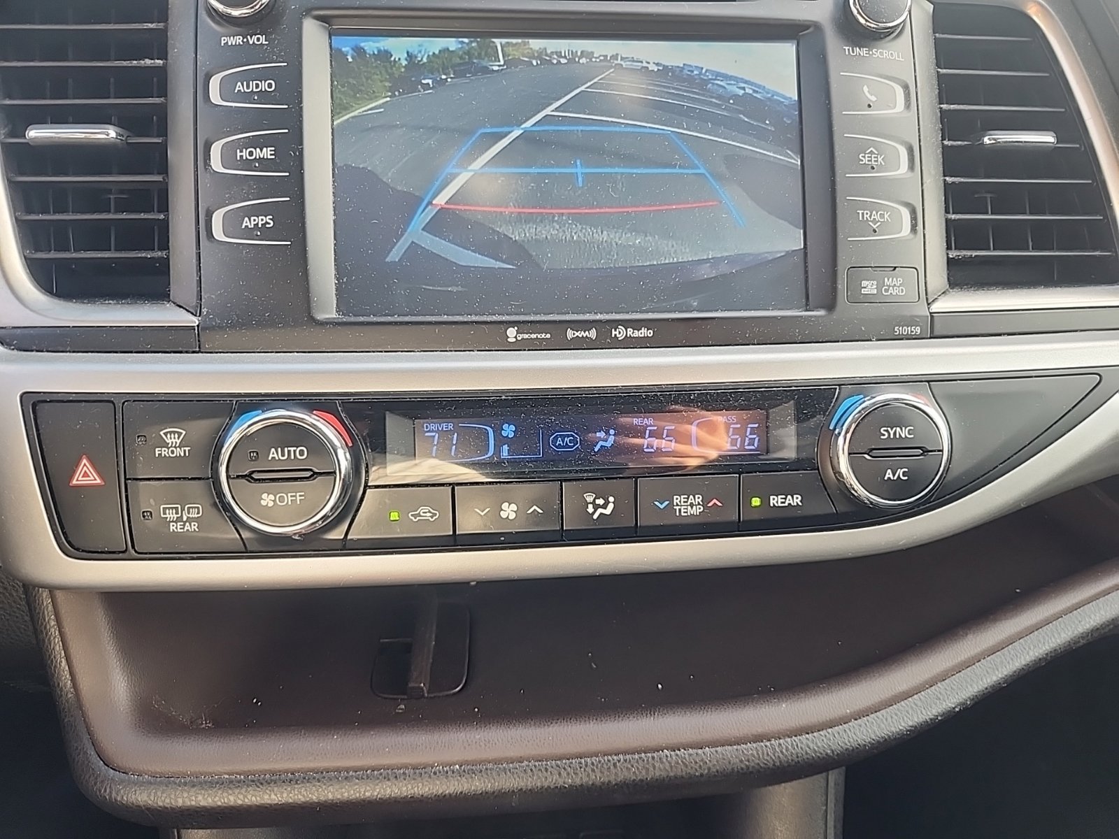 Used 2016 Toyota Highlander XLE AWD/4WD image 11