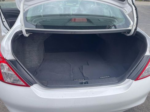 Used 2012 Nissan Versa SV FWD image 7