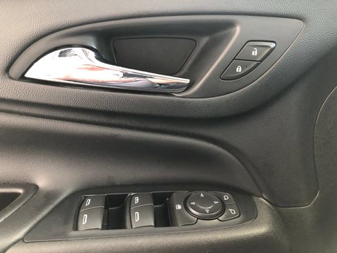 Used 2019 Chevrolet Equinox LT FWD image 38