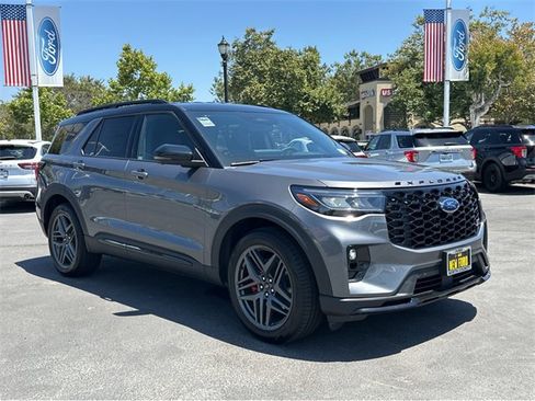 New 2025 Ford Explorer ST image 3